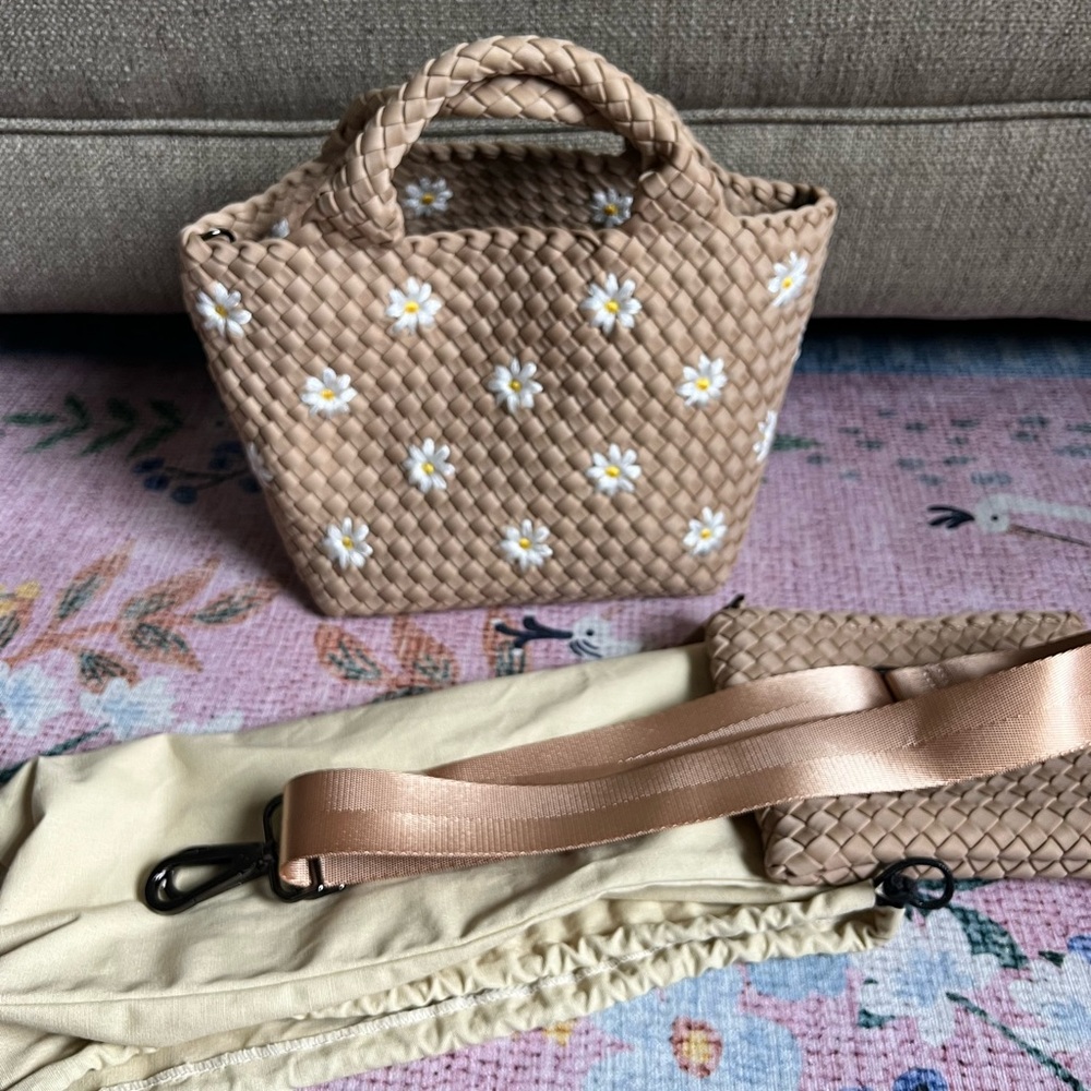 NAGHEDI
ST. BARTHS MINI DAISY TOTE